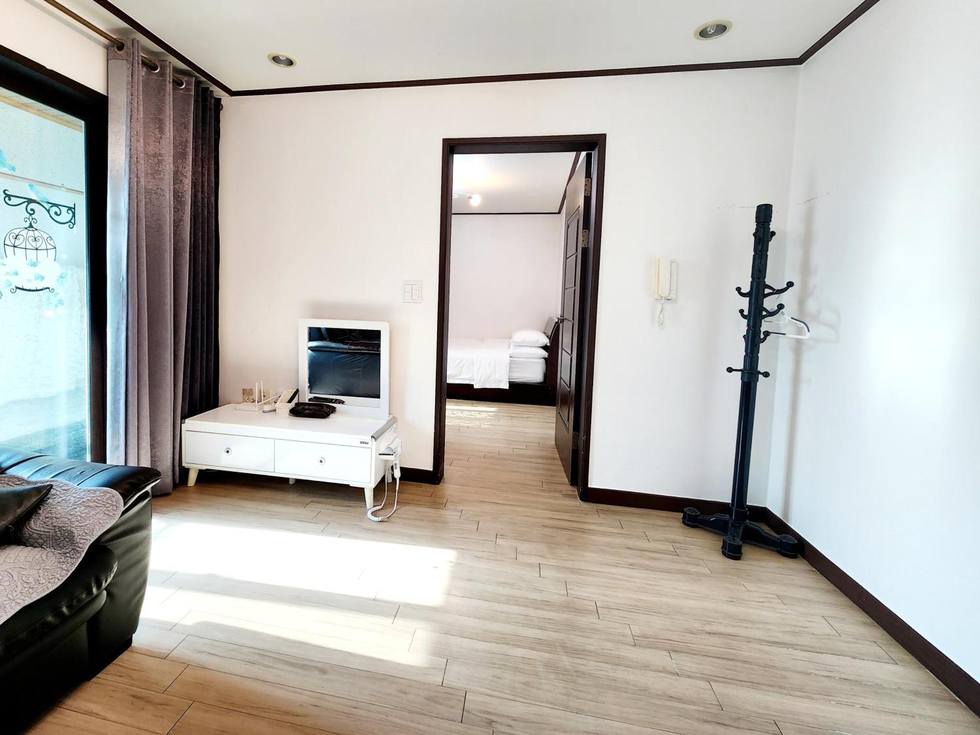 Pureun Jeju Pension Согвіпо Екстер'єр фото