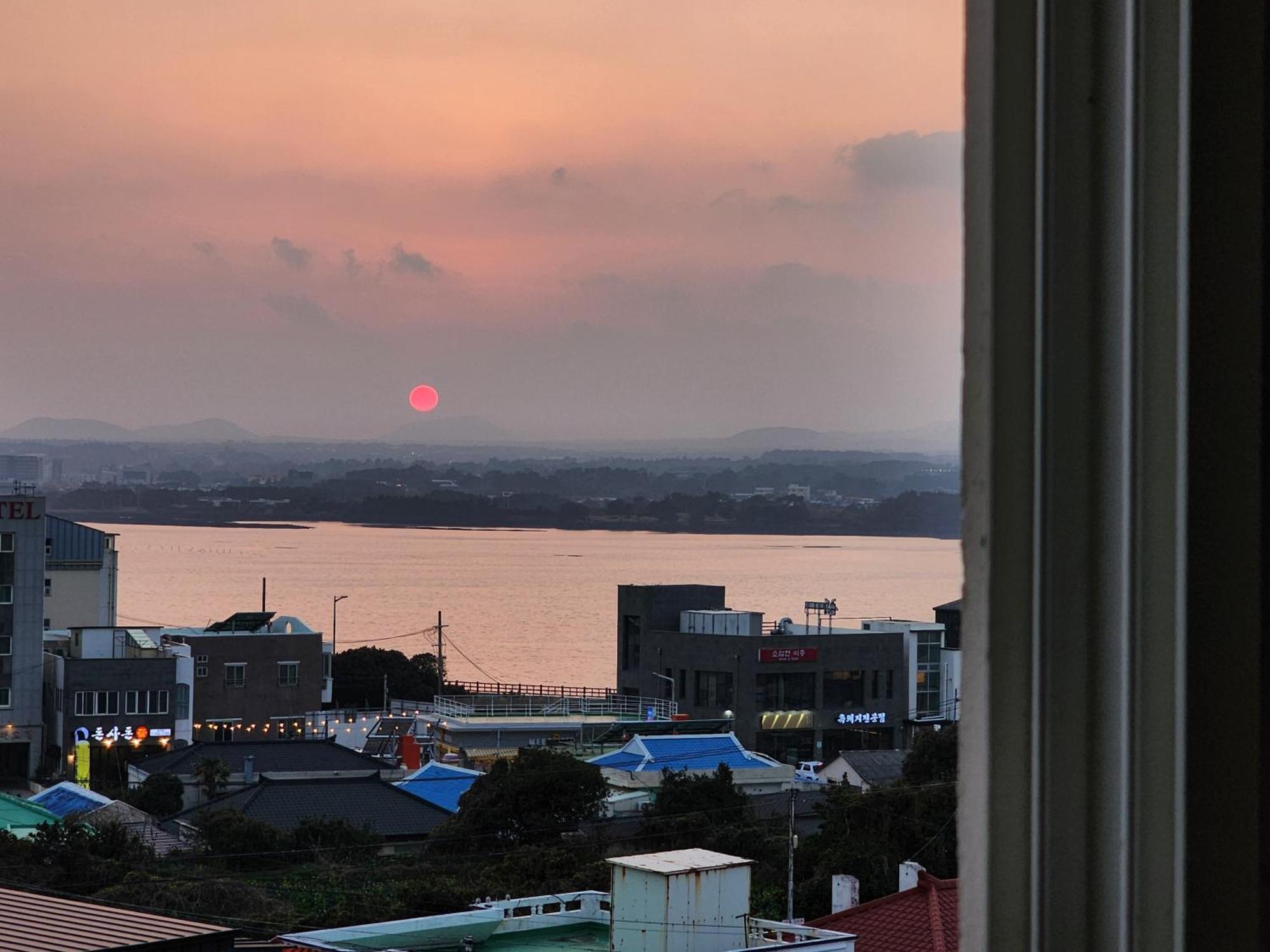 Pureun Jeju Pension Согвіпо Номер фото